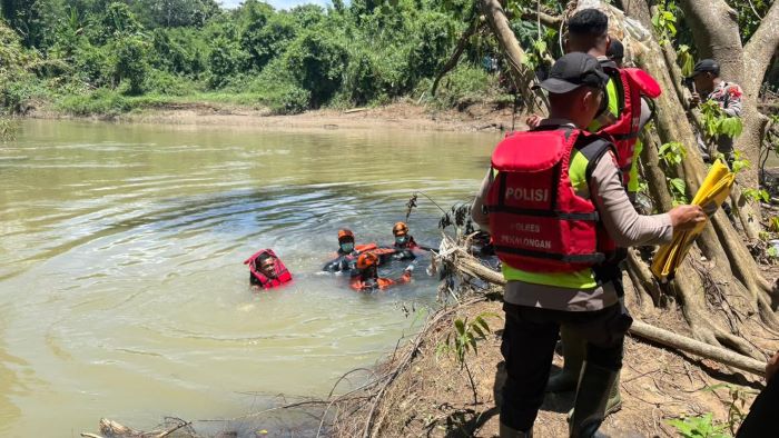 Mayat Pria Lansia Ditemukan Tersangkut di Sungai Bojong