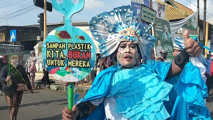 Pesan Edukatif Tangkal Hoaks Hingga Lingkungan Ramaikan Kirab Budaya