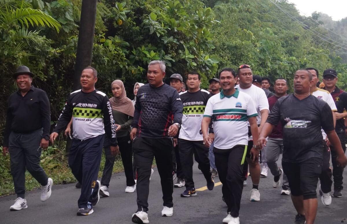 Dampingi Bimbingan Fisik Taruna Poltekip, Kakanwil Kemenkumham Jateng Jalan Kaki 6 Km di Nusakambangan