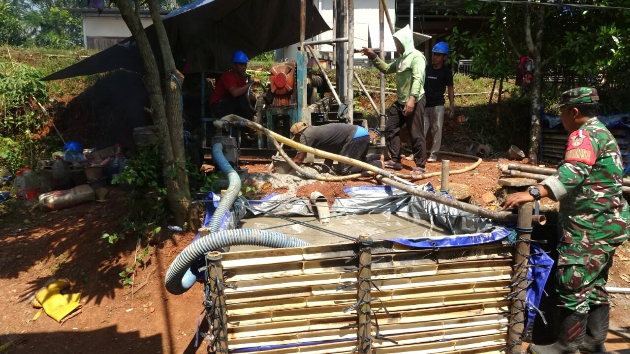 TMMD 125 Membangun Senyum Lebar Petani, Menyambung Air Gunung