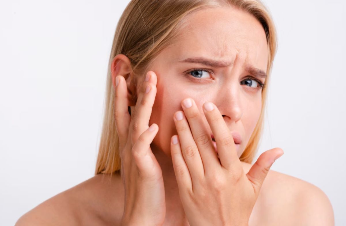 Tips Makeup Awet Seharian di Kulit Kering dan Rekomendasi Produknya 