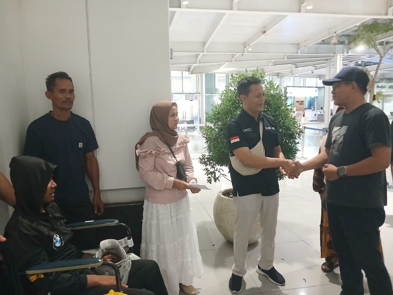 Pemdes Wonokerso Jemput Pekerja Migran Asal Batang yang Alami Kecelakaan di Malaysia