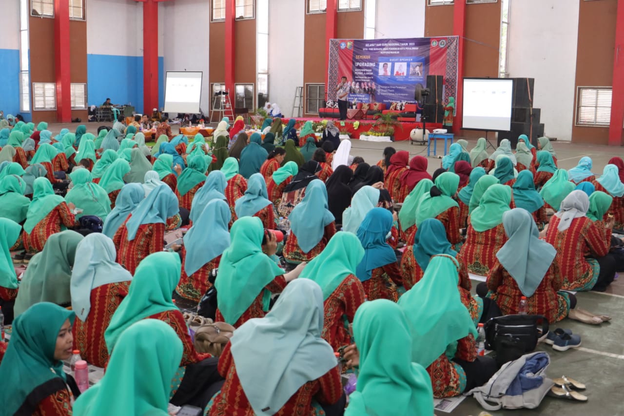 Peringati Hari Guru, Dindik Fasilitasi Ratusan Guru TK Se- Kota Pekalongan Tingkatkan Kompetensi