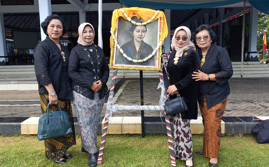 Tiru Semangat Emansipasi Kartini, Perempuan Batang Tetap Eksis Tanpa Tinggalkan Tradisi