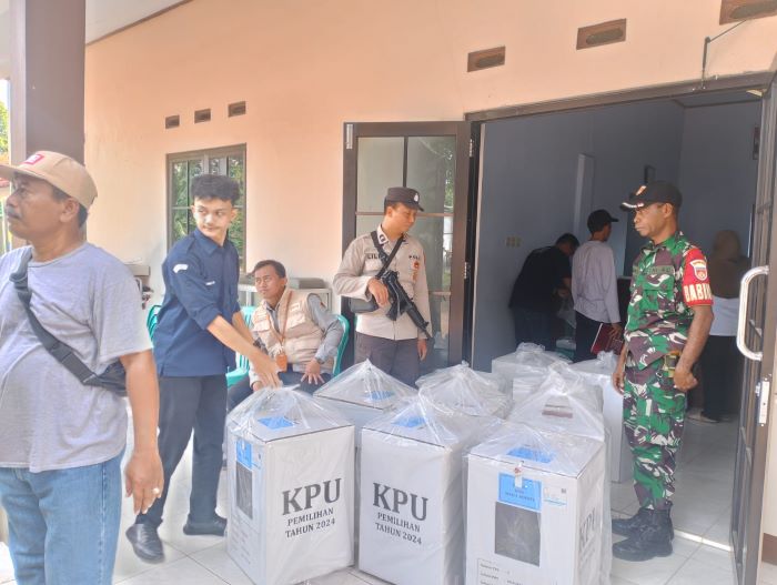 TNI-Polri Kawal Pendistribusian Logistik Pilkada 2024 di Kabupaten Pekalongan dari PPK ke PPS