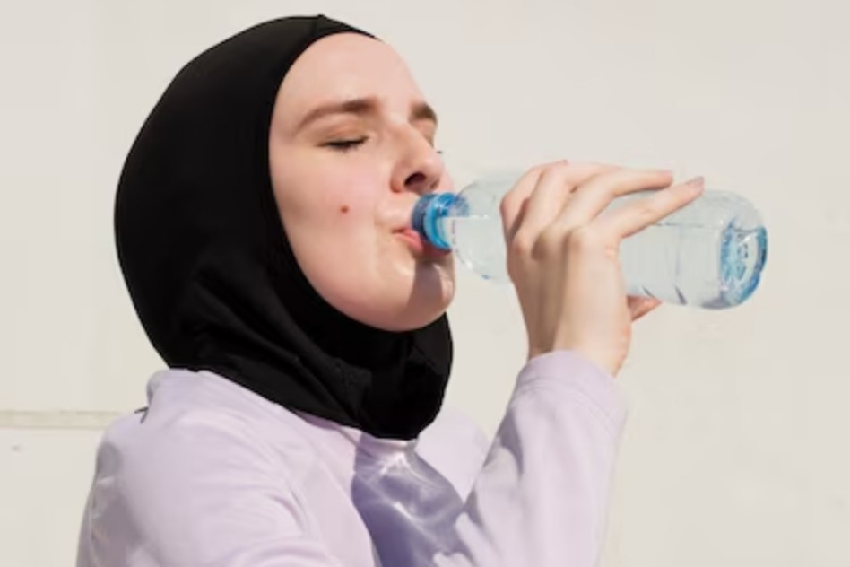8 Manfaat Minum Air Zam-zam untuk Tubuh, Apakah Sehat untuk Ginjal? Yuk Simak Ulasannya di Sini