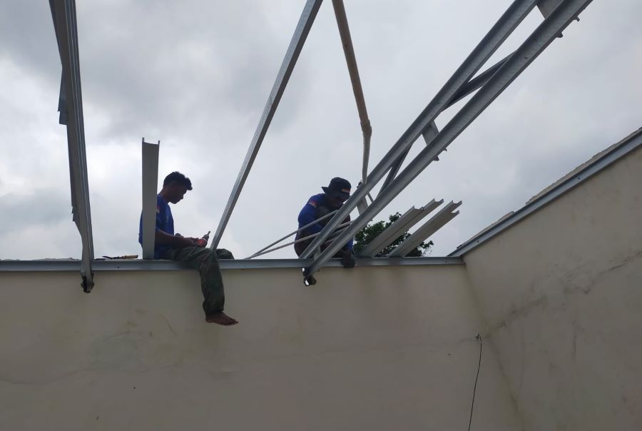 Puting Beliung Rusak Rumah Warga Kedungwuni, Lazismu Pekalongan Turun Tangan Perbaiki Atap