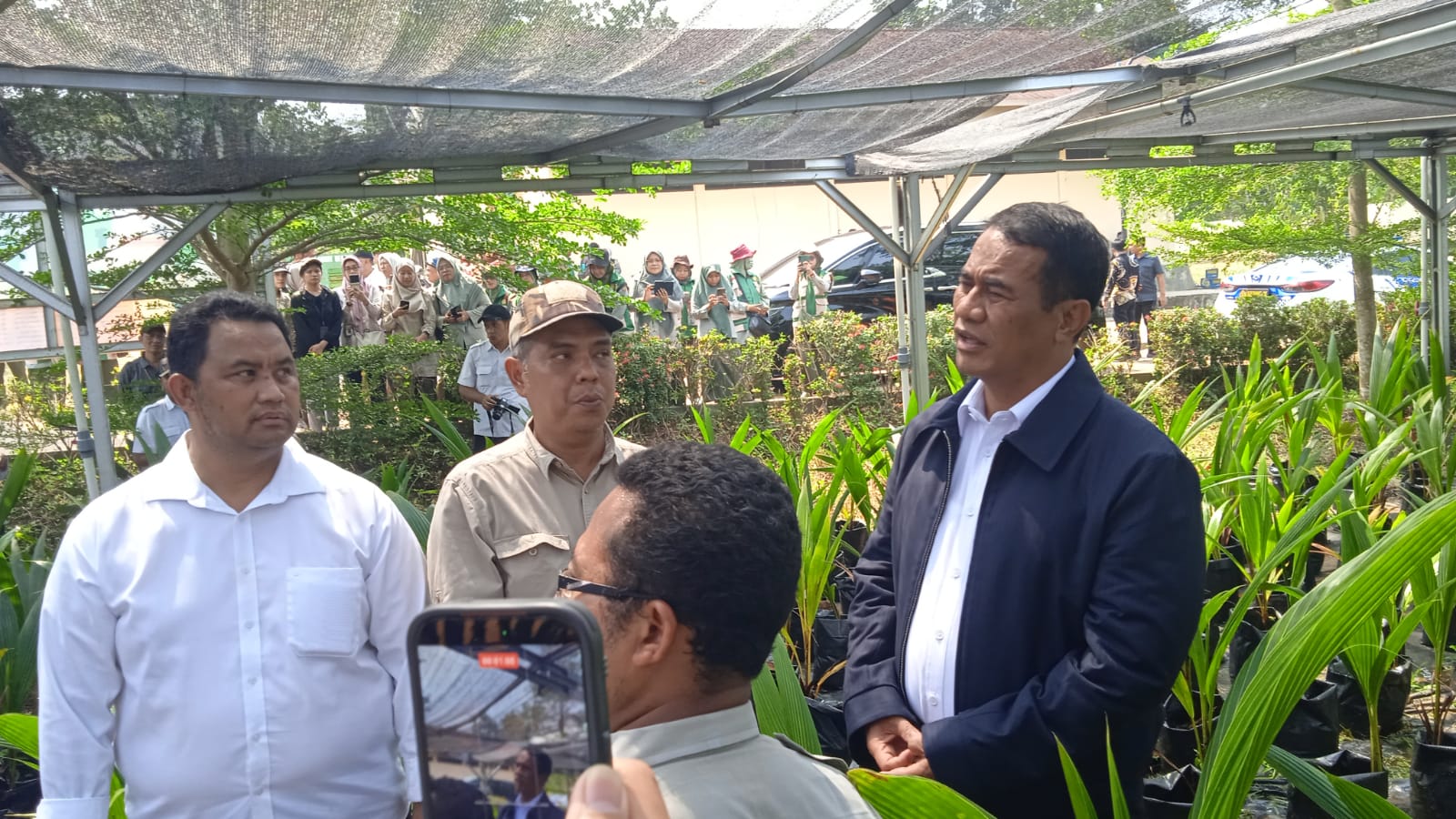 Kunjungi Nursery Kelapa Batang, Mentan Amran Pastikan Bibit Gratis Dari Presiden Prabowo untuk Petani