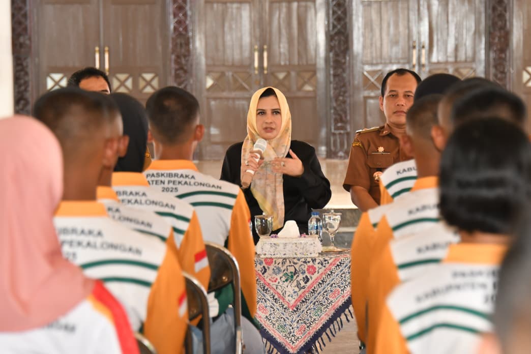 Bupati Fadia Arafiq dan Wakil Bupati Sukirman Beri Motivasi untuk Paskibraka Kabupaten Pekalongan 2025