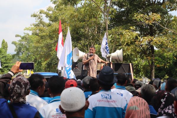 Massa Buruh Korban PHK PT Dupantex Geruduk Gedung DPRD Kabupaten Pekalongan, Ini Tuntutannya