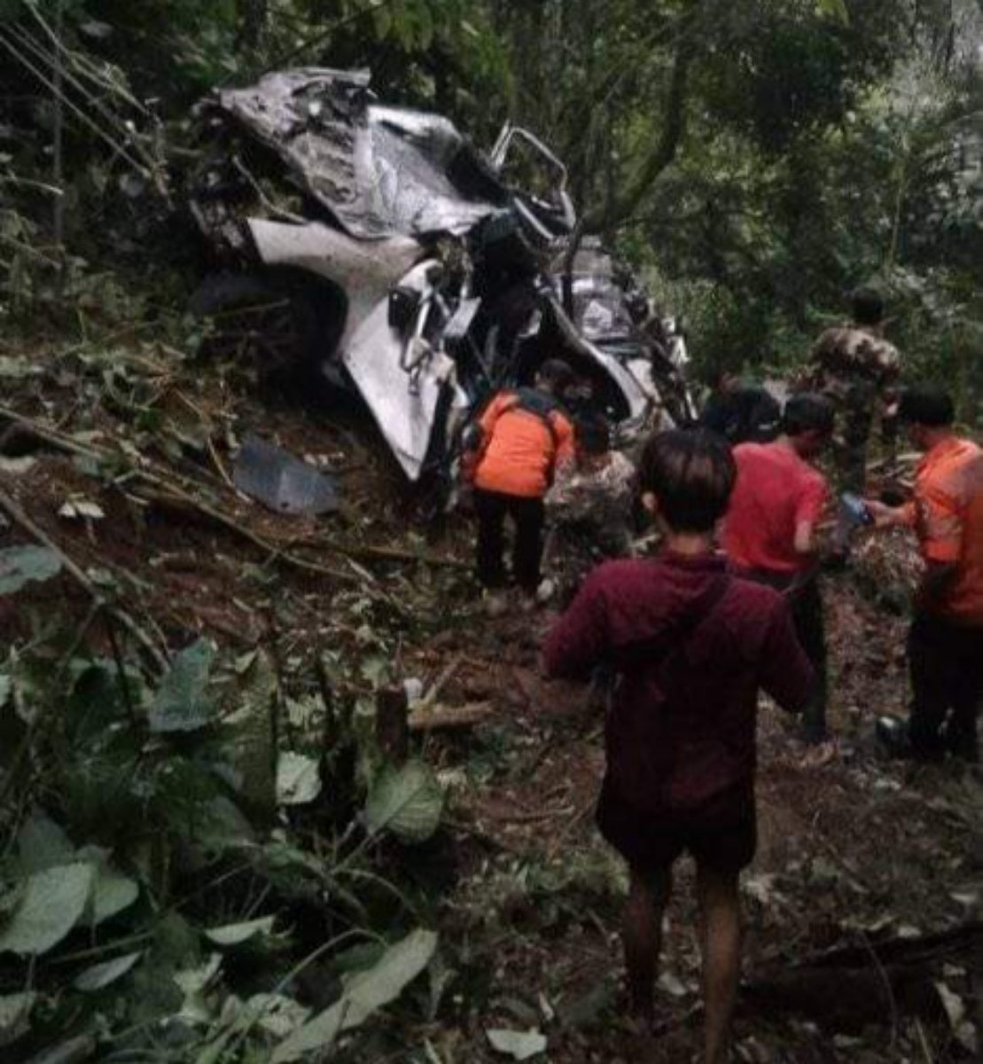 Inilah Identitas 4 Korban Meninggal Akibat Kecelakaan Fortuner Terjun ke Jurang di jalur Bawang-Dieng