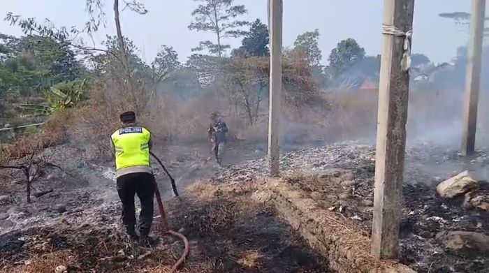 Tempat Pembuangan Sampah Terminal Doro Terbakar