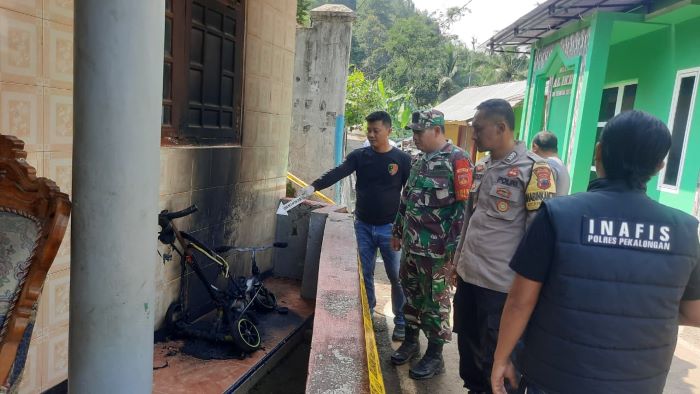 Rumah Warga di Desa Tajur Pekalongan Diduga Dibakar, Pelaku Tinggalkan Motor di Sawah