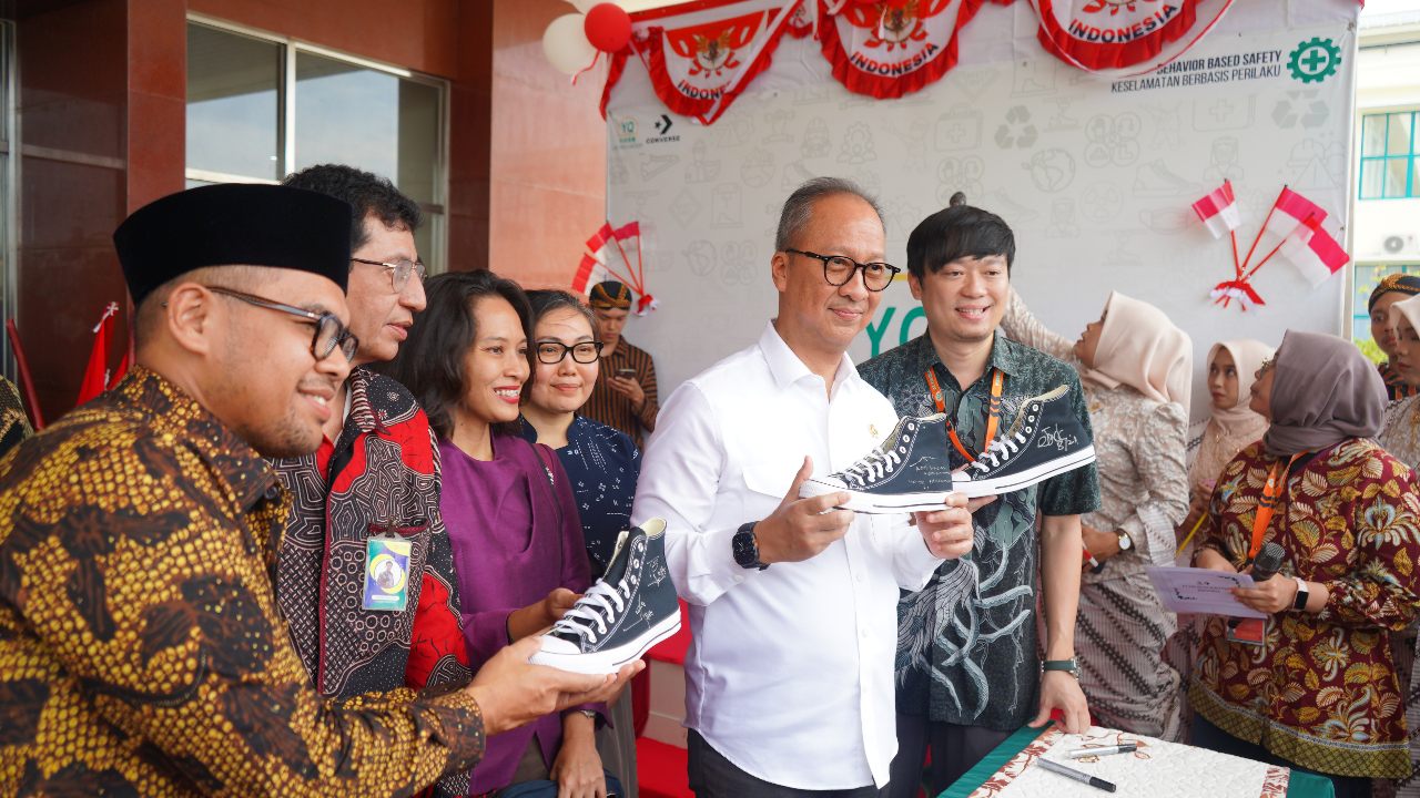 KEK Industropolis Batang Lepas Ekspor 20.000 Pasang Sepatu Converse ke Amerika dan Australia