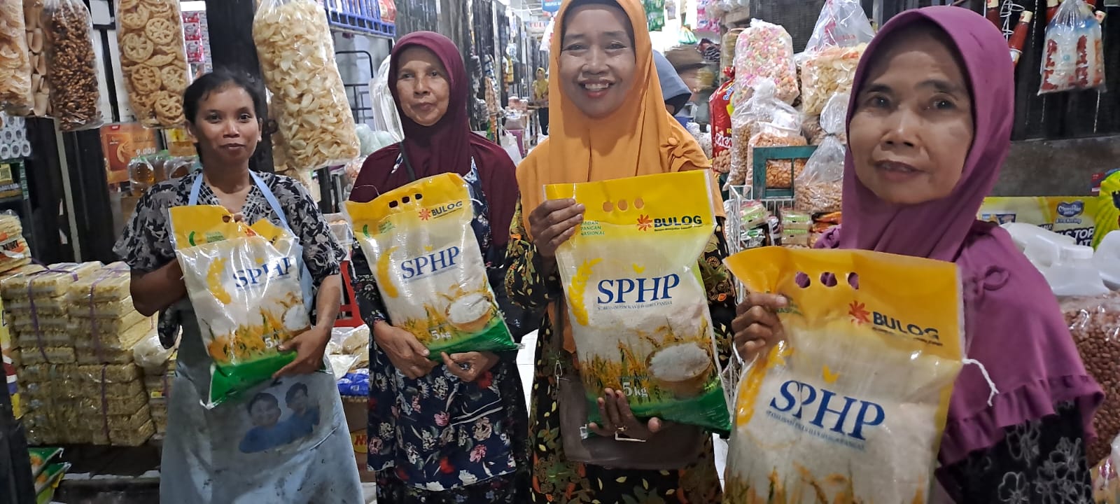 Serbu, Pemerintah Kembali Distribusikan 20 Ton Beras Murah SPHP ke Pasar Batang dan Limpung