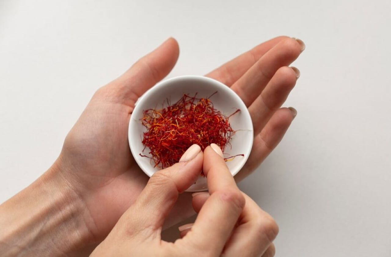 3 Cara Membuat Facemist Saffron untuk Menghilangkan Noda Hitam di Wajah! Cuma Pakai 2 Bahan