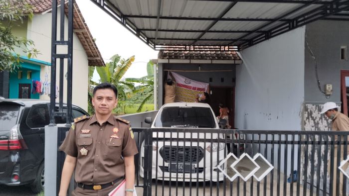 Kejaksaan Negeri Kabupaten Pekalongan Sita Rumah Kades Coprayan, Terpidana Korupsi DD TA 2021