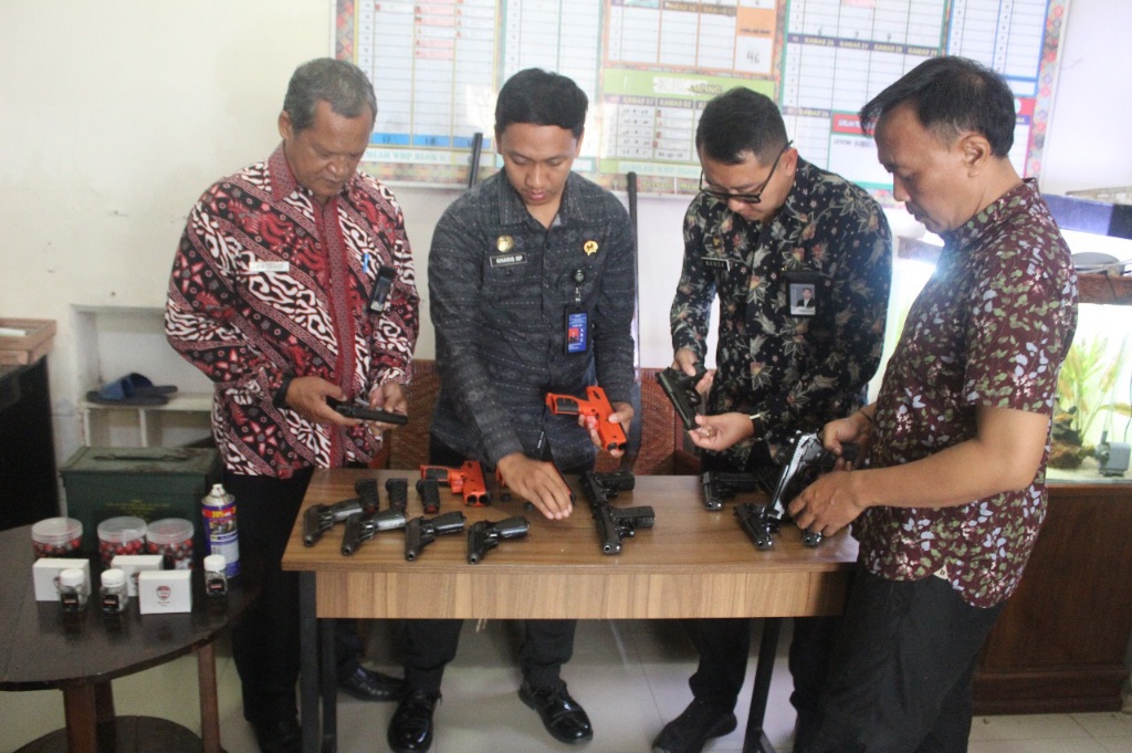 Pastikan Keamanan Maksimal, Lapas Pekalongan Gelar Pengecekan Rutin Senpi