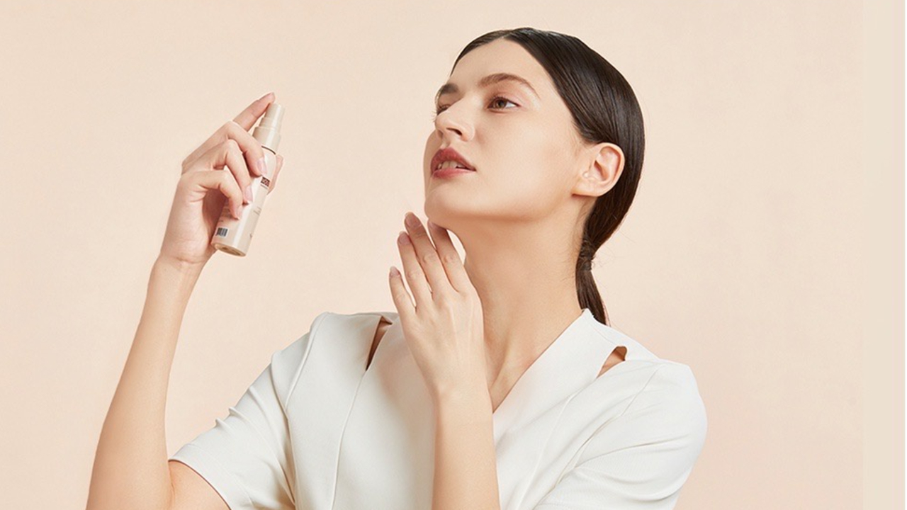 4 Rekomendasi Setting Spray untuk Kulit Kering, Rahasia Bikin Makeup Tahan Lama