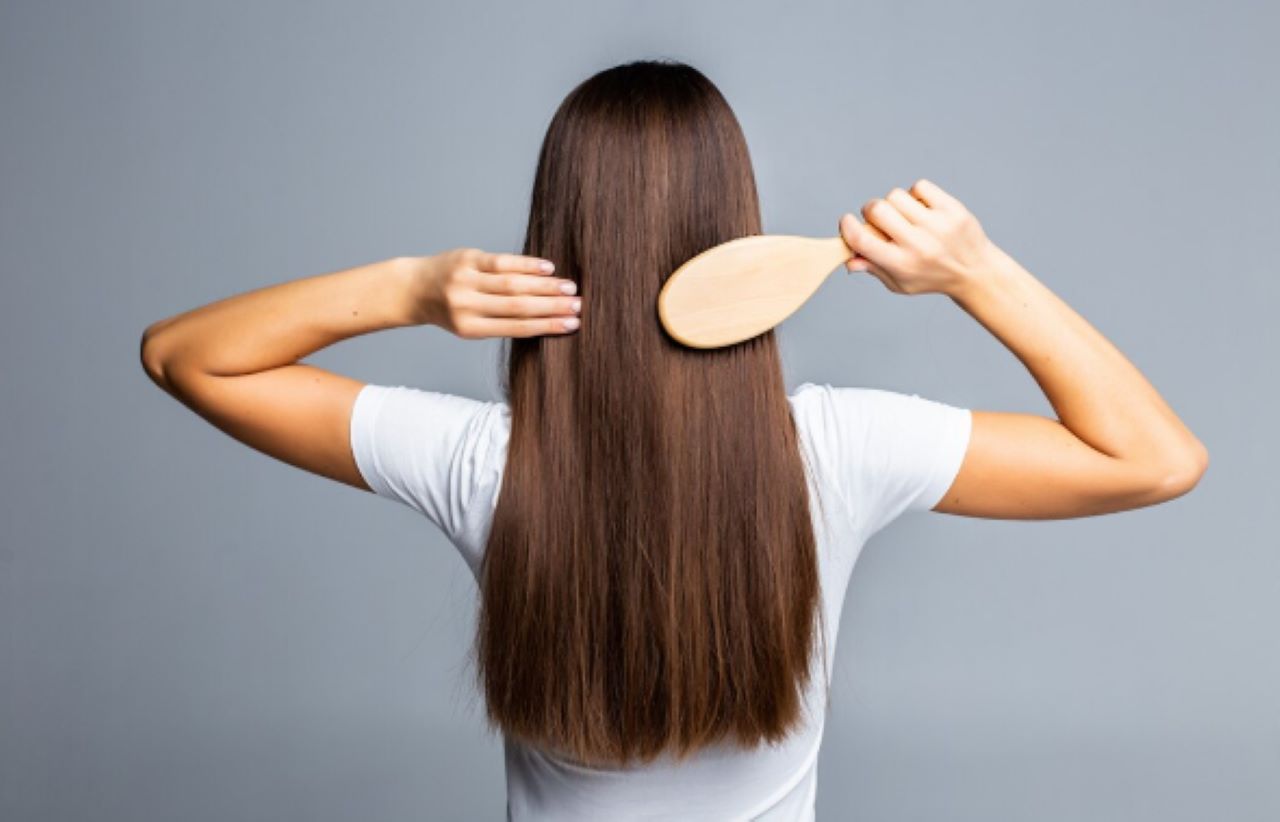 5 Cara agar rambut tebal alami, lakukan perawatan ini secara rutin di rumah!