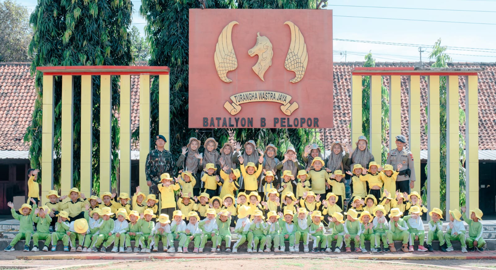 Gelar Outing Class, Siswa KB Roudlotul Jannah Gringsing Dikenalkan Tugas Korps Brimob Sembari Main Outbound