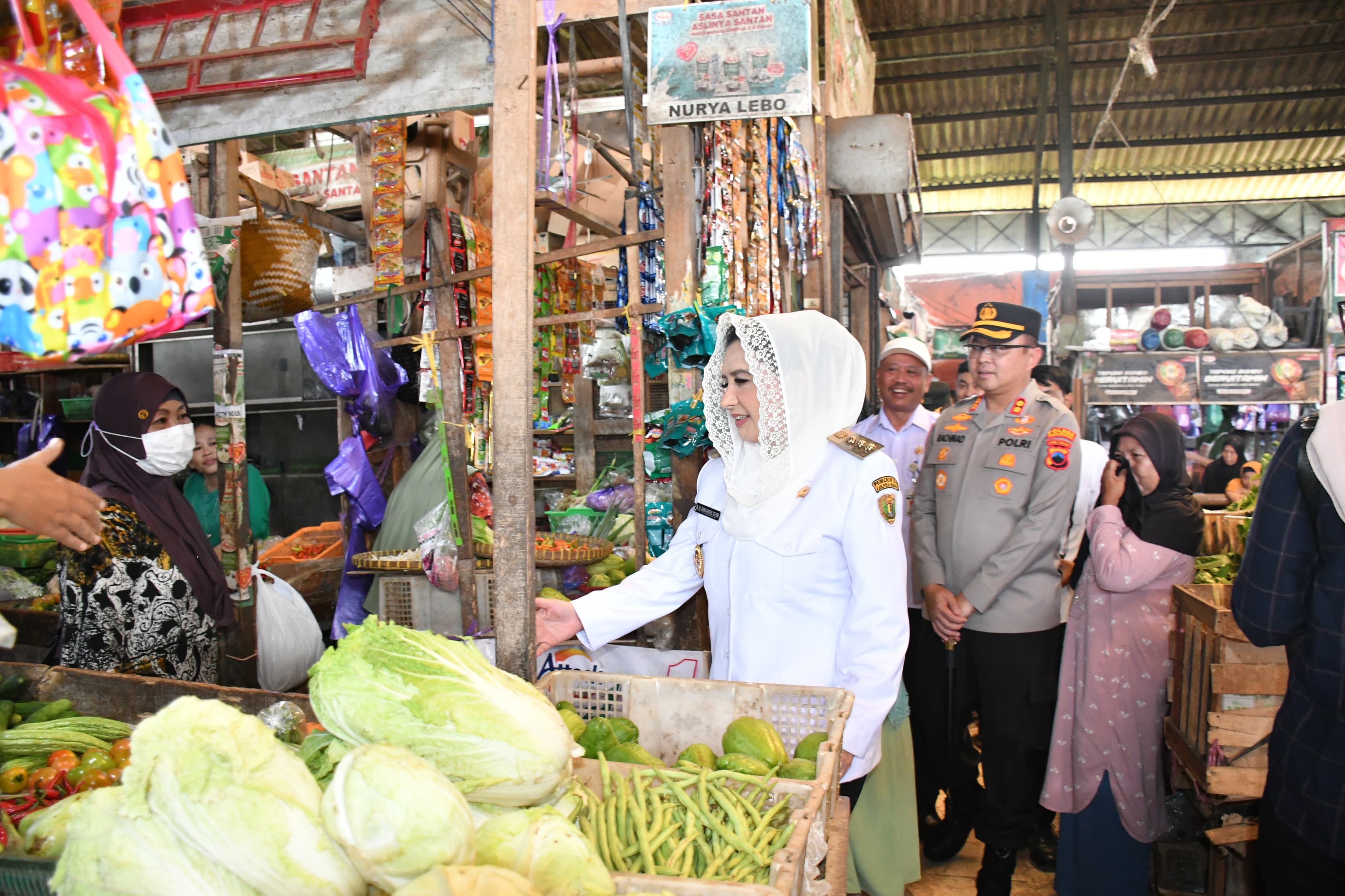 Jelang Natal dan Tahun Baru, Pemkab Pekalongan Pantau Harga Bahan Pokok di Pasar Tradisional