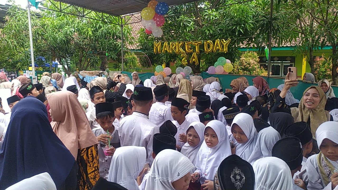 MI Salafiyah Karanganyar Tirto Gelar Karya P5RA, Market Day dan Peresmian Kedai Literasi