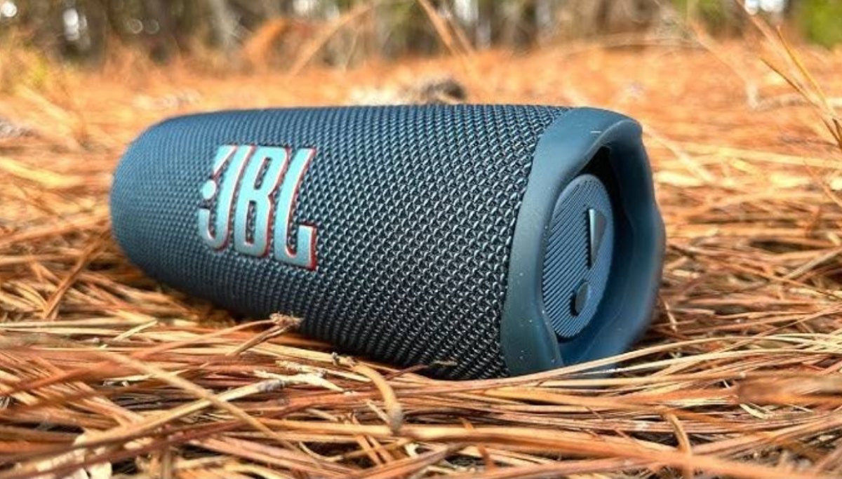 5 Rekomendasi Speaker Bluetooth JBL dengan Baterai Awet dan Tahan Air/Debu