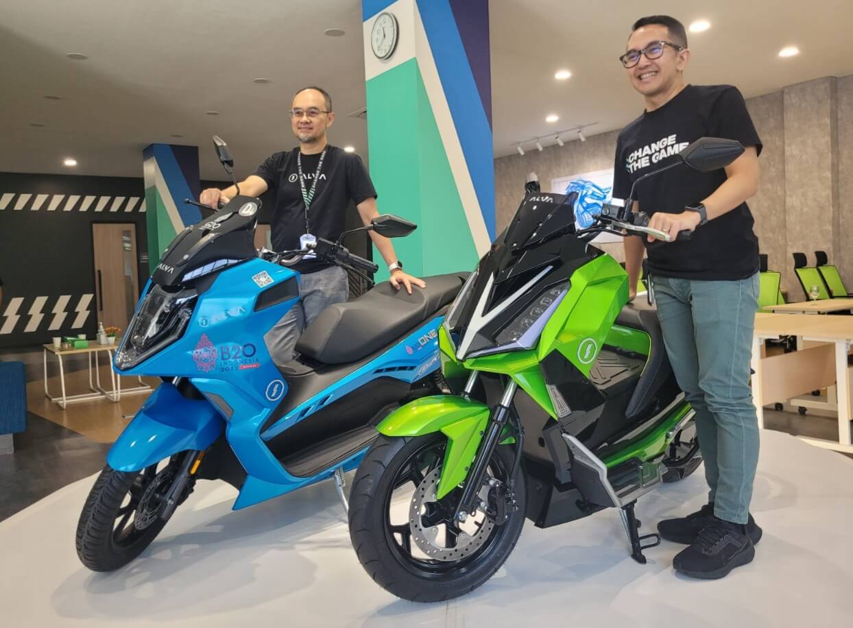 ALVA One dan ALVA Cervo, Dua Motor Listrik Kelas Premium Karya Anak Bangsa yang Mampu Lewati Genangan