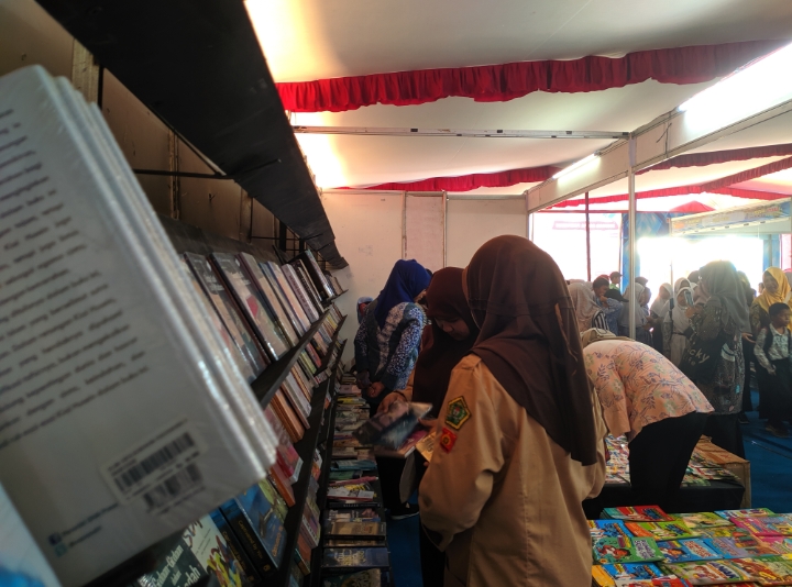 Pameran Buku Murah Mulai Rp5 ribuan Diserbu Pengunjung, Buku Anak dan Novel Terlaris