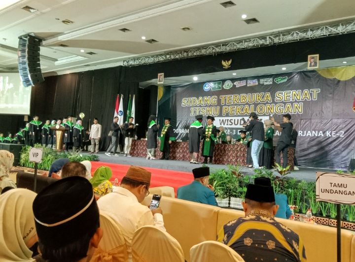 Gelar Wisuda Ke-III ITSNU Pekalongan Mewisuda 316 Wisudawan