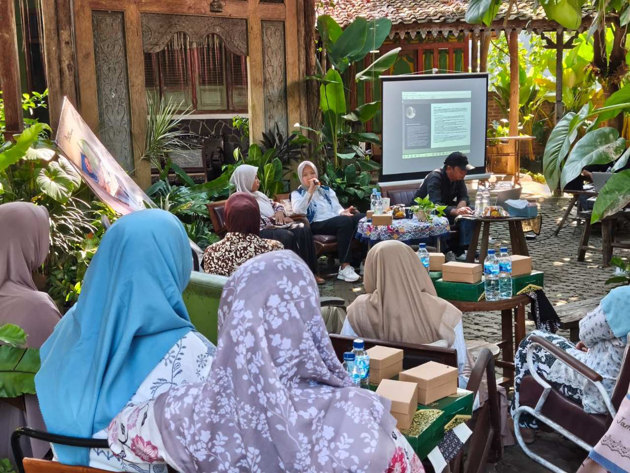 Regenerasi Pembatik Mandek, Pemkab Batang dan Komunitas Pegiat Literasi Bahas Penyelamatan Batik Rifaiyah