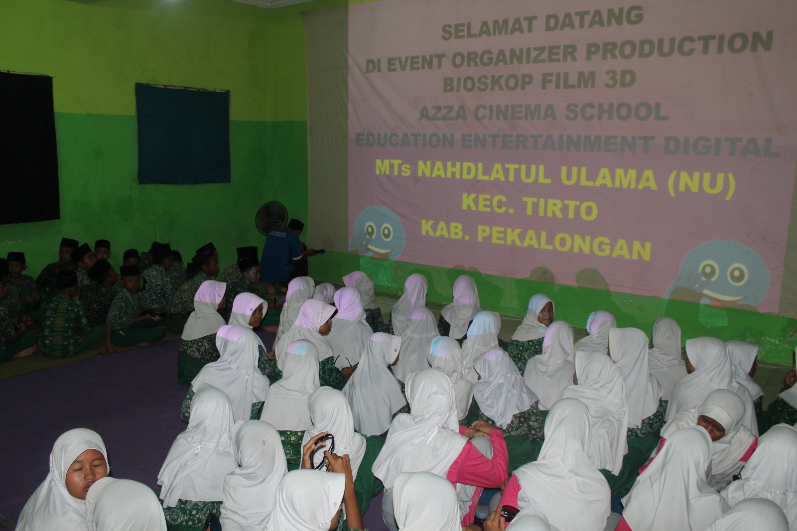 Implementasi Literasi Digital, Siswa Kelas VI di Lingkungan Kecamatan Tirto Nonton Bersama Film 3 Dimensi