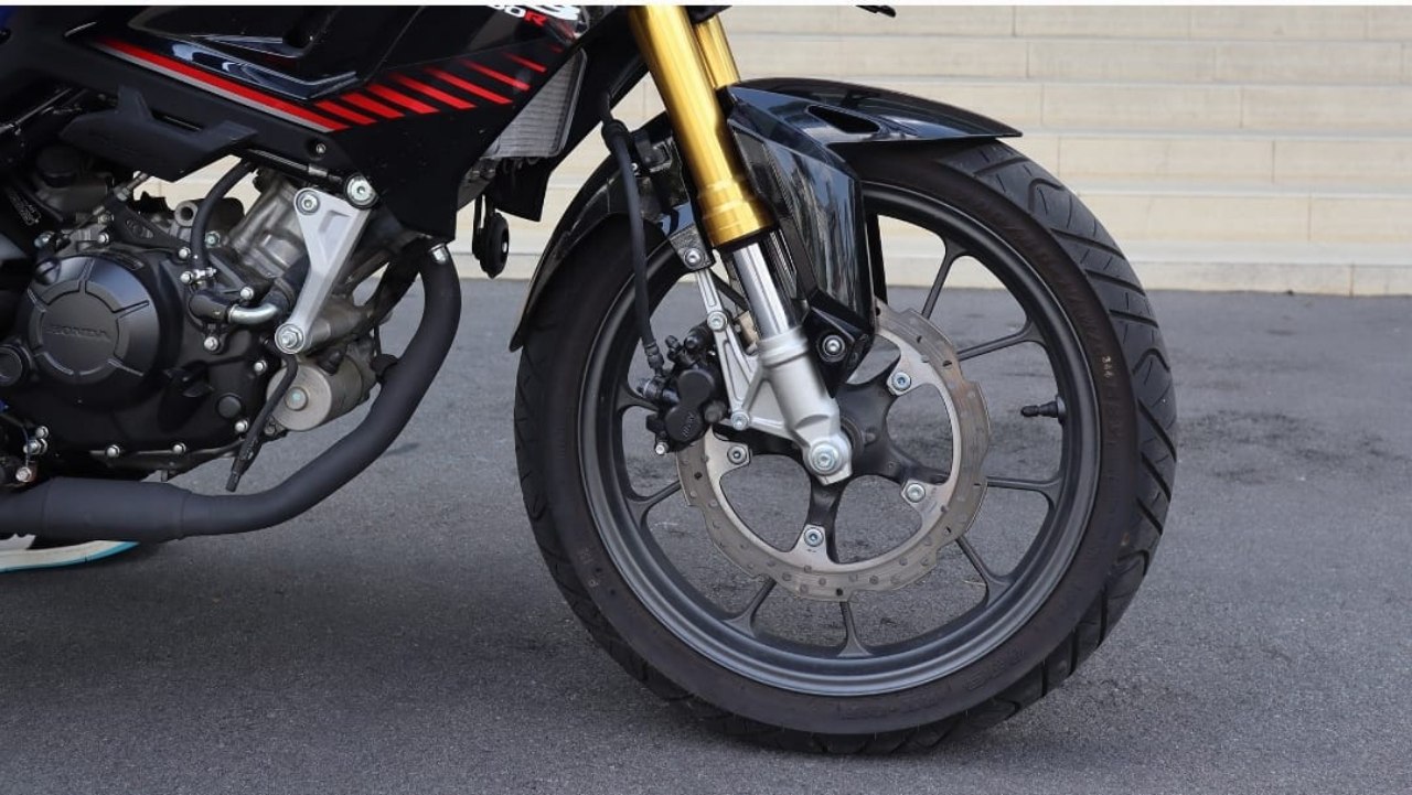 Cara Cerdas Berkendara, Agar Ban Motor Awet Hindari Gaya Berkendara yang Buat Ban Cepat Aus