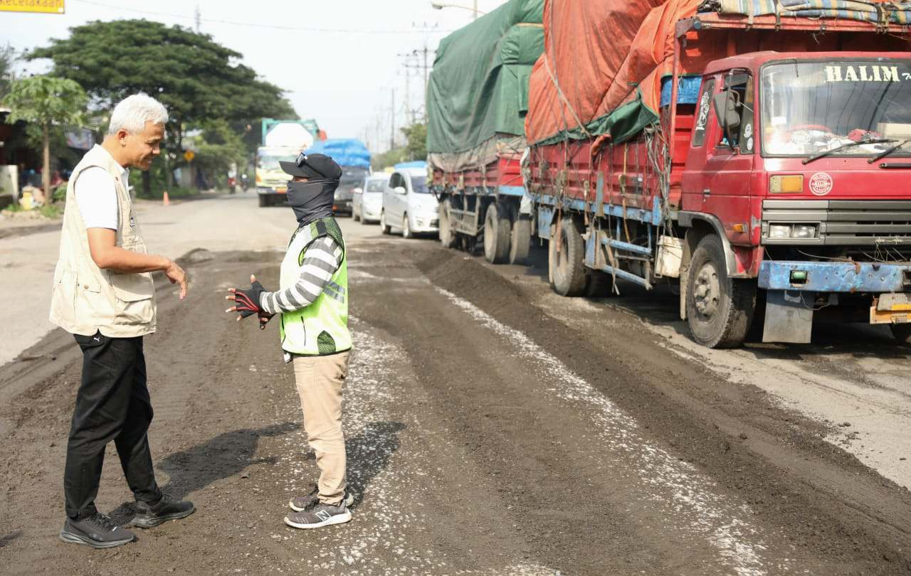 Respon Aduan Jalan Kudus-Pati Rusak Hingga Sebabkan Kemacetan, Ganjar Langsung Panggil Kepala Balai Jalan