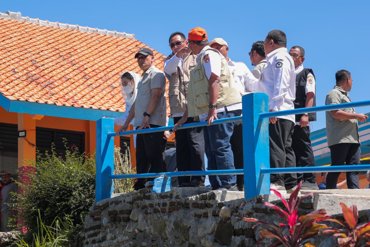 Gubernur Ahmad Luthfi Minta Percepat Penanganan Longsor Brebes