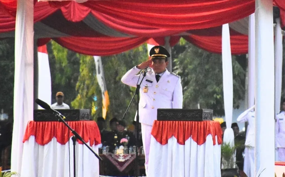 Wakil Bupati Pekalongan Sukirman Pimpin Upacara Penurunan Bendera Peringatan HUT RI ke-80