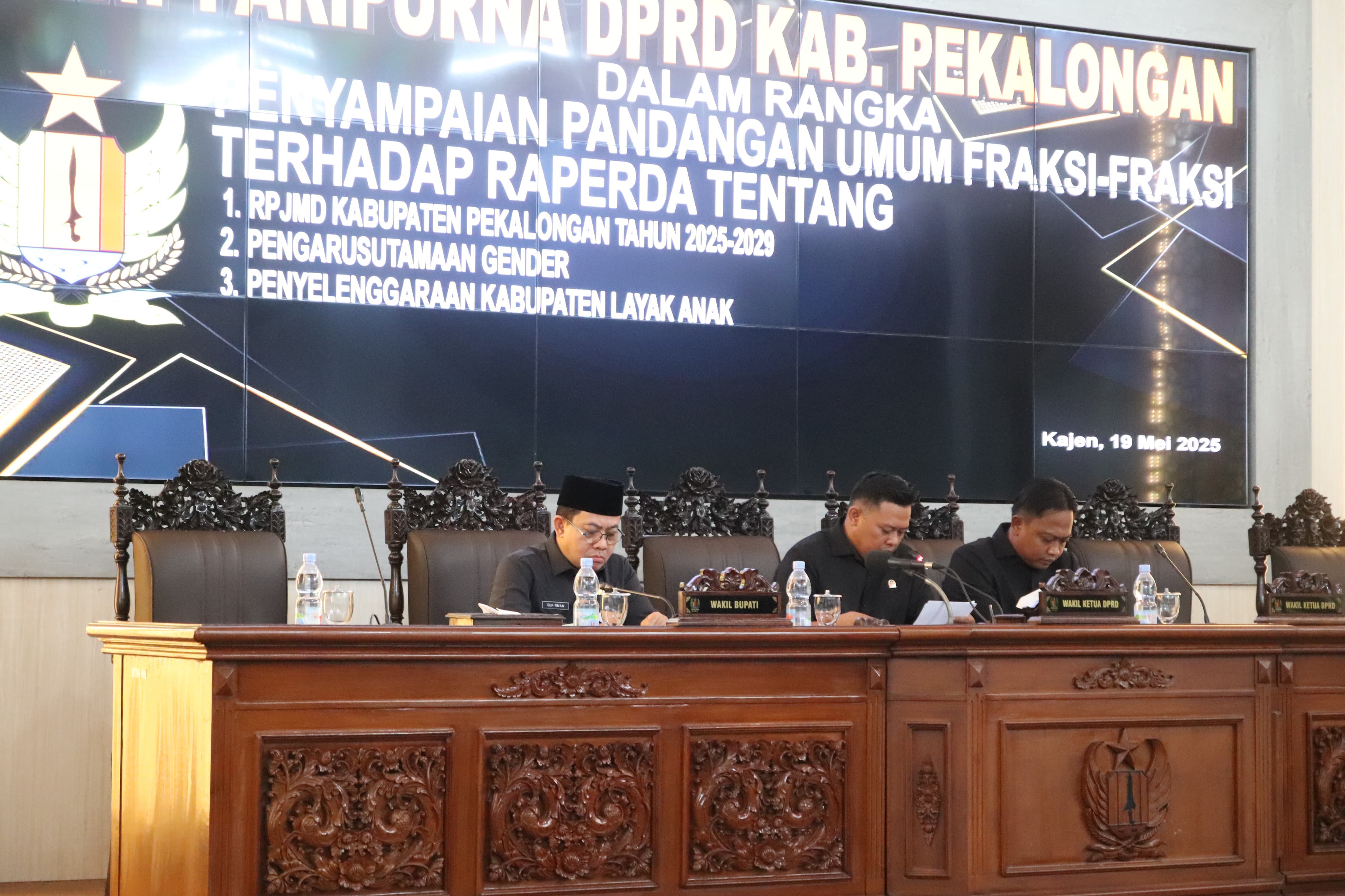 Fraksi-Fraksi DPRD Kabupaten Pekalongan Sampaikan Pandangan Umum Terkait 3 Raperda