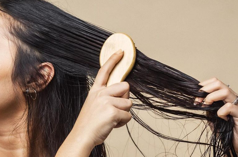 Pentingnya Merawat Rambut Sesuai dengan Jenisnya: Panduan Keramas yang Tepat Sesuai Jenis Rambut