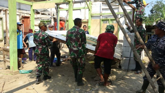 Rumah Mbah Karso Keropos dan Bocor, Jadi Sasaran RTLH TMMD Reguler Ke-125 Kodim Pekalongan