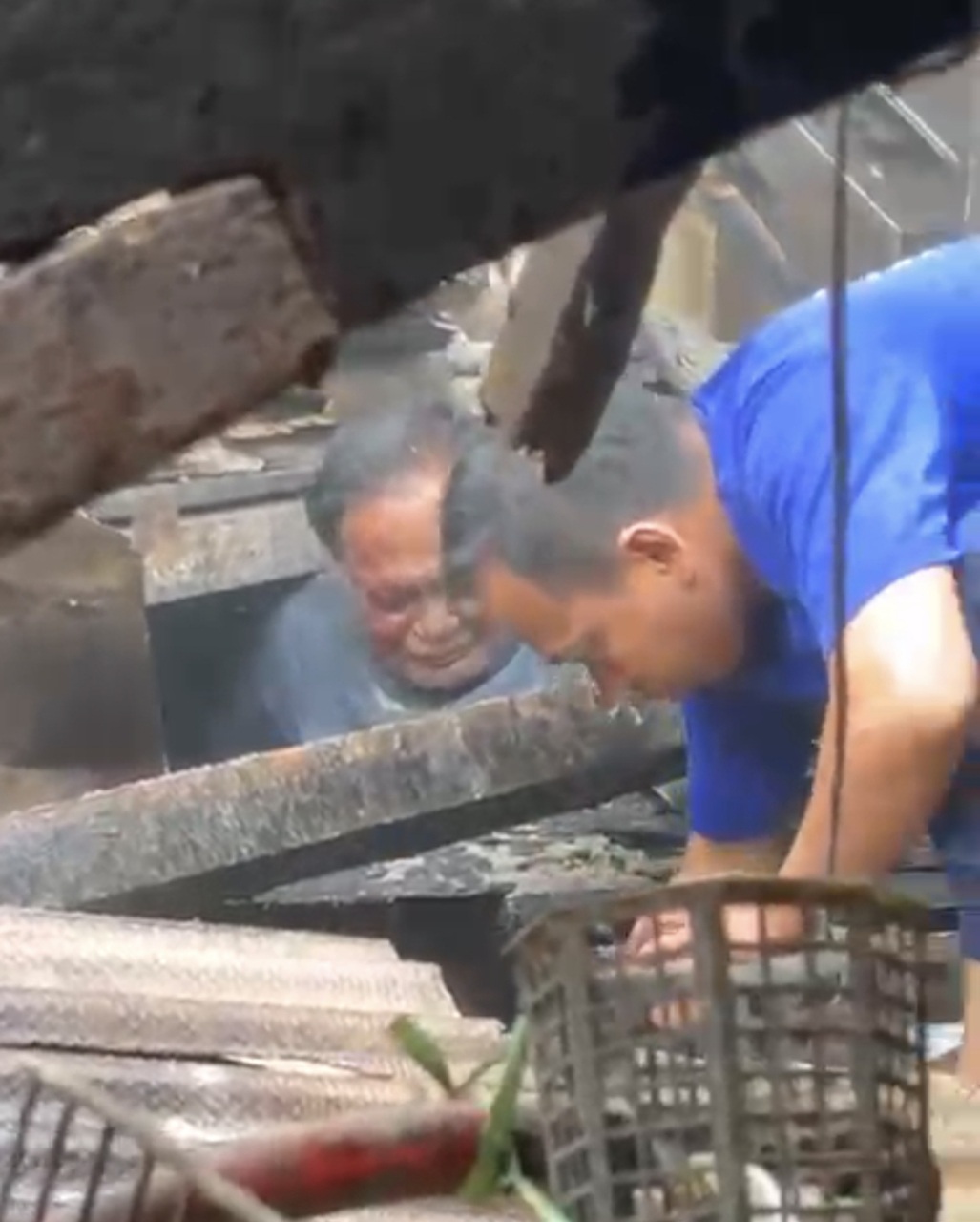 Gedung SDN Proyonanggan 3 Batang Ambruk, Timpa 2 Rumah Warga dan Sebabkan Satu Orang Terluka