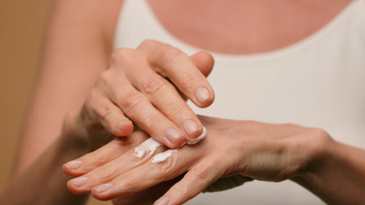 5 Body Lotion untuk Usia 50 Tahun Ke Atas yang Melembabkan, Sudah BPOM!