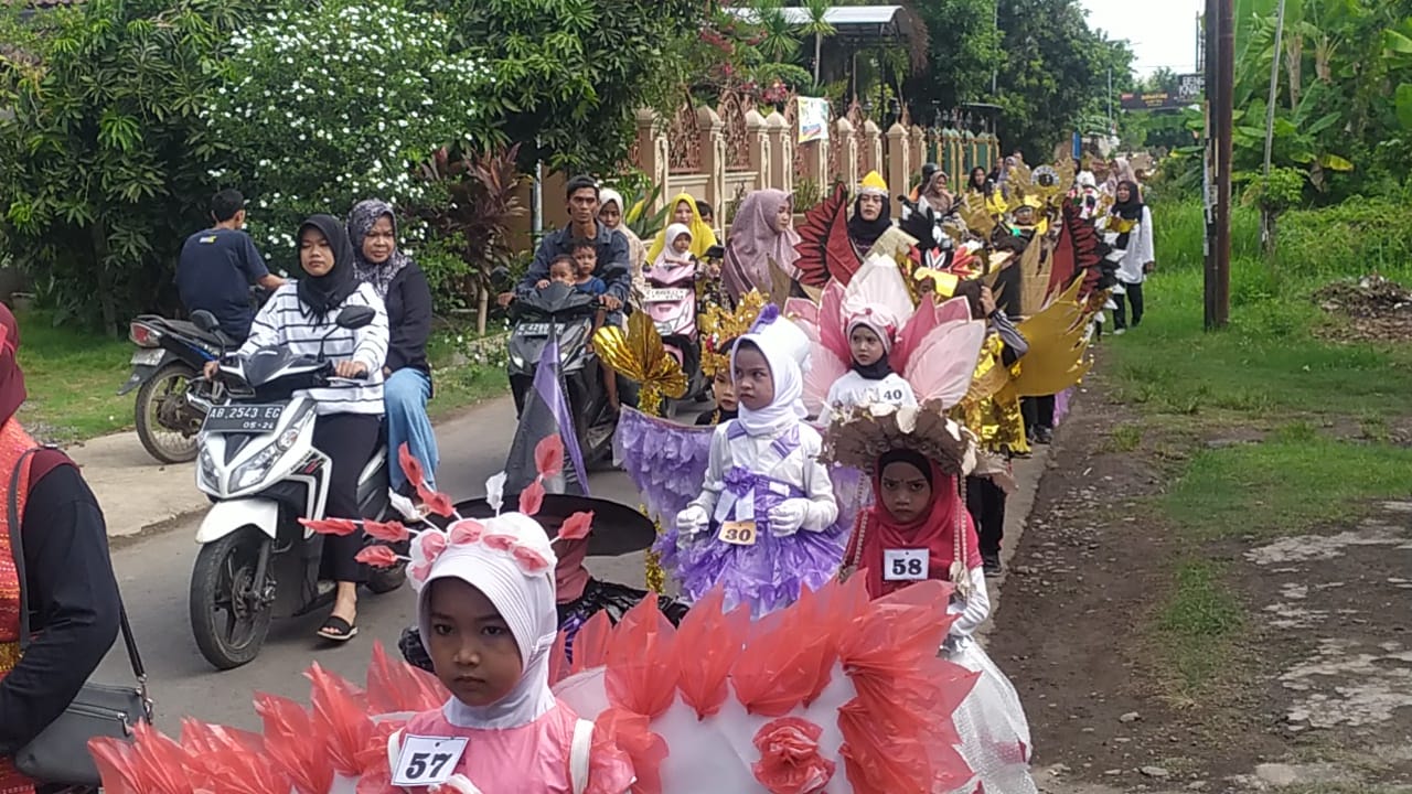 Pangkalan MIS Sidorejo Gelar Karnaval Siaga, Hadirkan Kostum dan Maskot dari Bahan Daur Ulang