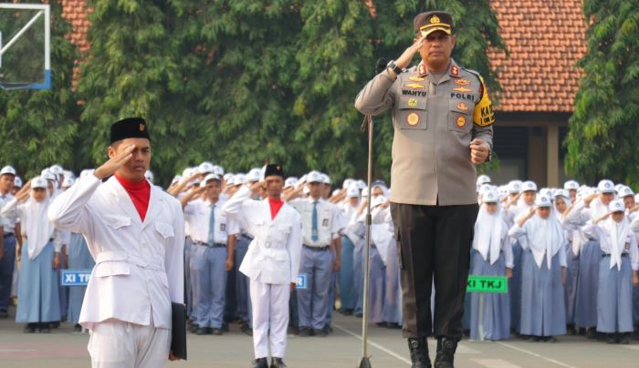 Jadi Pembina Upacara di SMK Negeri Kedungwuni, Kapolres Pekalongan Soroti Kenakalan Remaja dan Laka Lantas