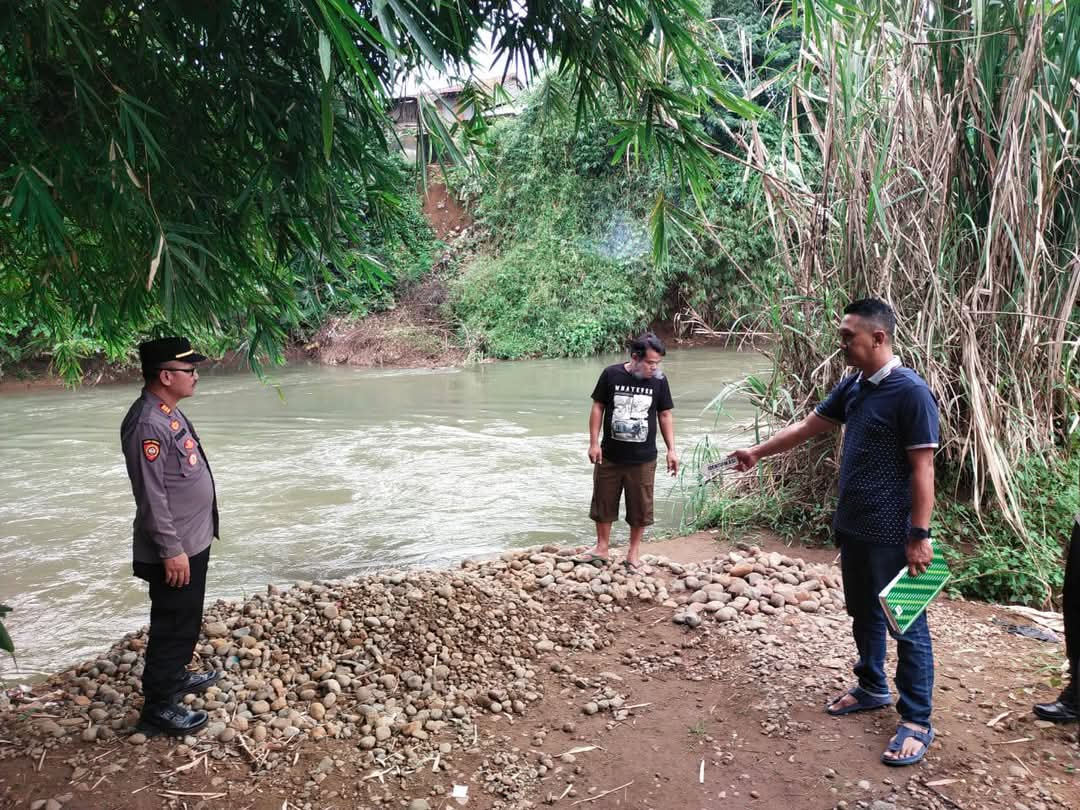 Warga Desa Pangkah Karangdadap Pekalongan Diduga Hanyut Terseret Arus Sungai