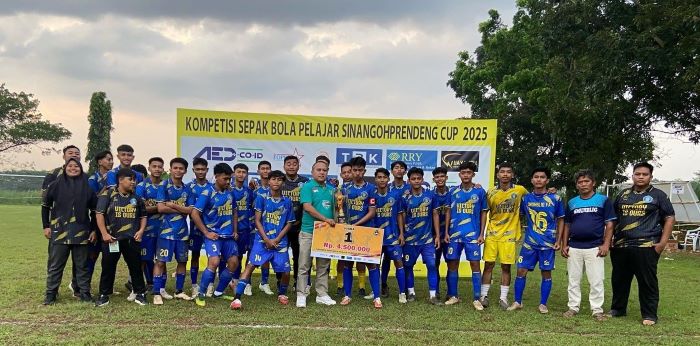 SMK Muhammadiyah Bligo Juara Turnamen Sepak Bola Pelajar Sinangohprendeng Cup 2025