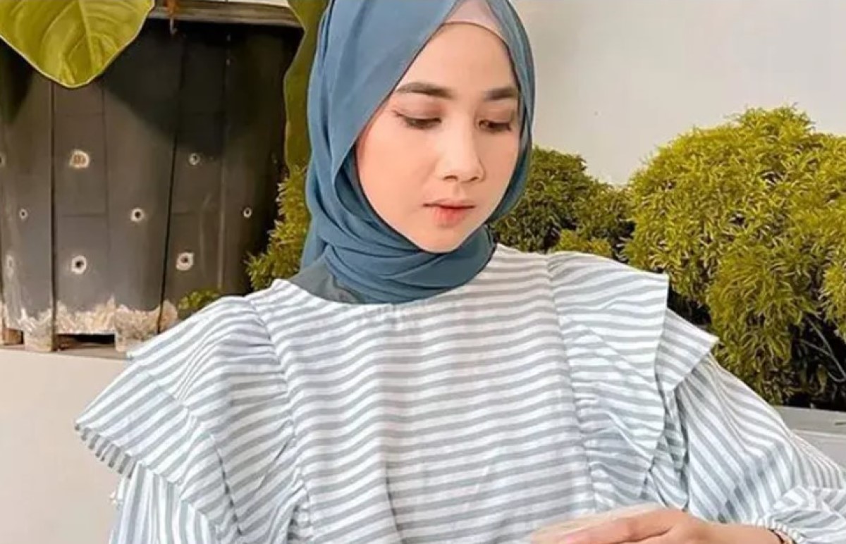 Tren Fashion Ramadan: Pakai Hijab Warna Ini Bisa Bikin Kulit Wajah Kamu Makin Cerah! Cocok Dipakai Bukber