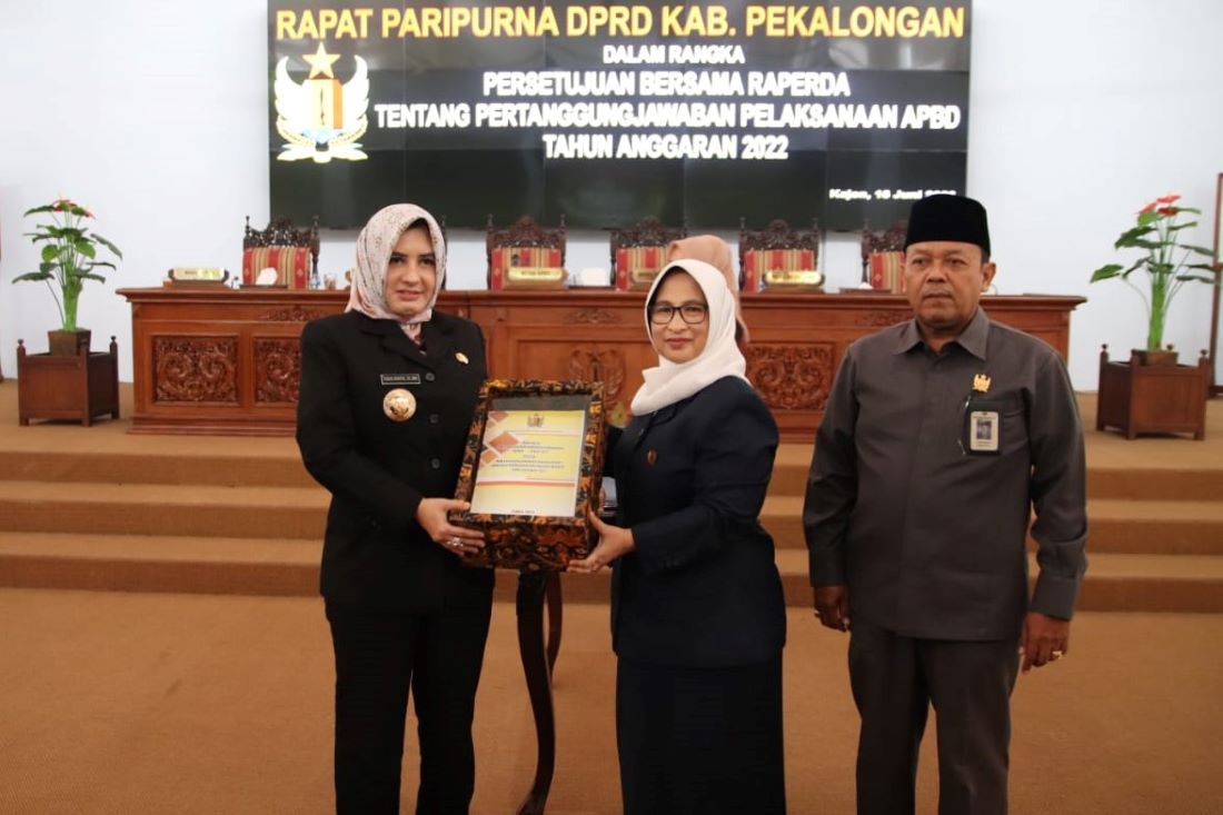 Enam Fraksi Menerima Raperda Pertanggungjawaban Pelaksanaan APBD TA 2022  