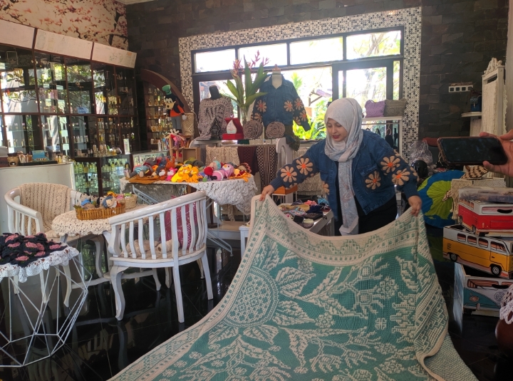 Upaya Wujudkan Kampung Rajut Pekalongan, Owner Cavera Crochet Aktif Berdayakan Perempuan