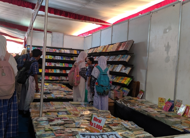 Ramai Berburu Diskon Buku di Festival Literasi Kota Pekalongan